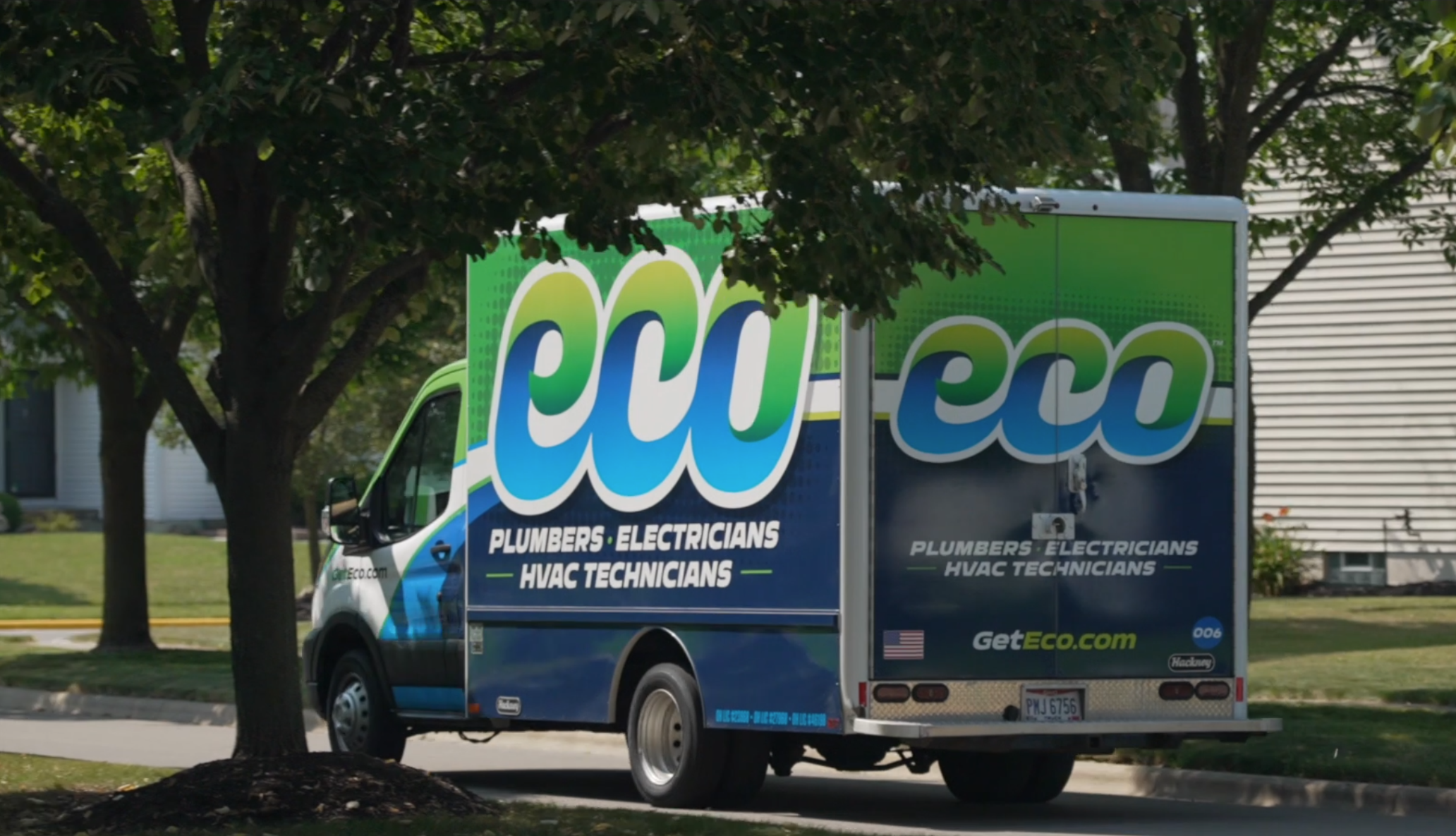 Reasons You Should Always Hire a Licensed Electrician for Fan Installation
