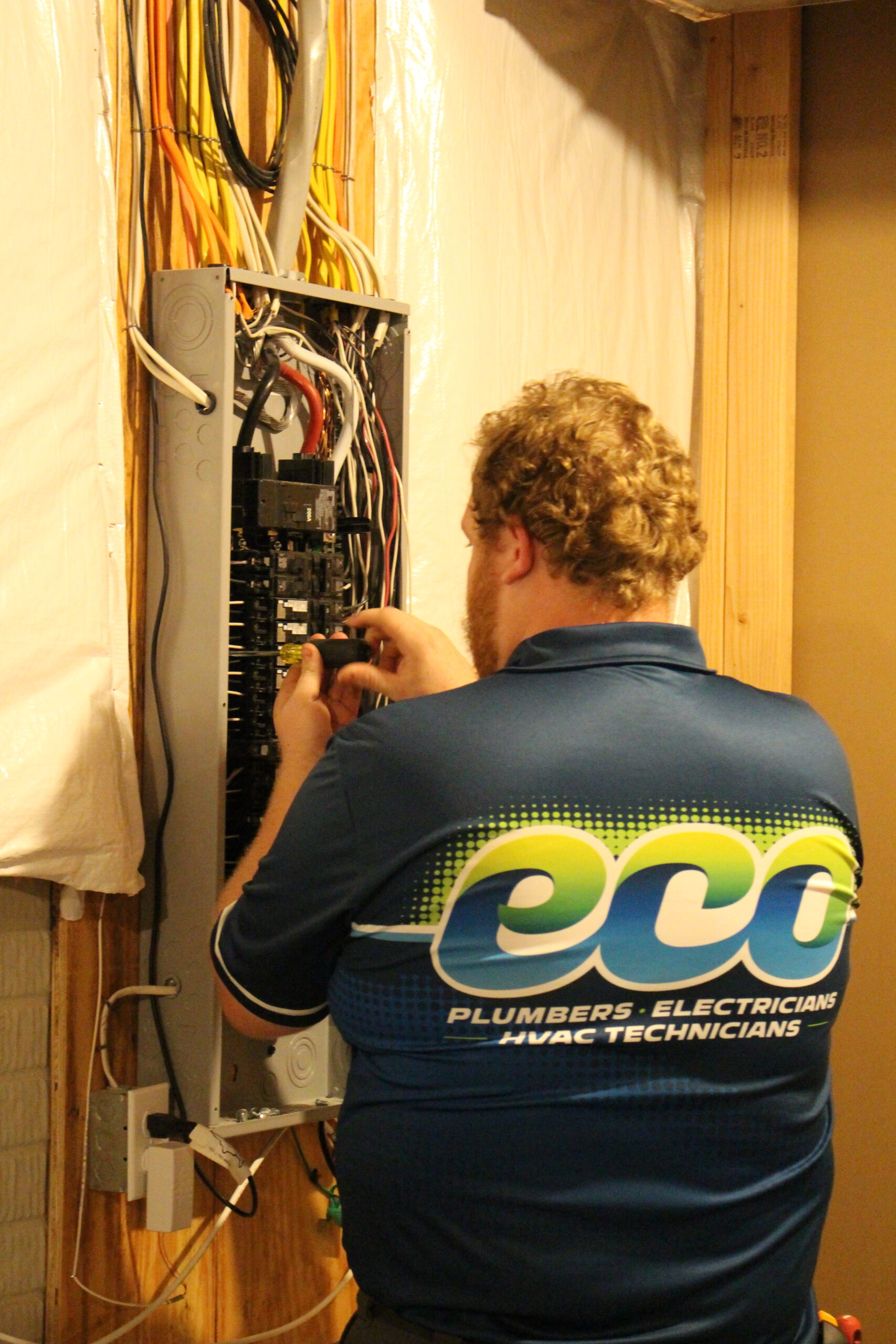 Top Signs You Need a Professional Electrician Repair Before Small Issues Turn Big